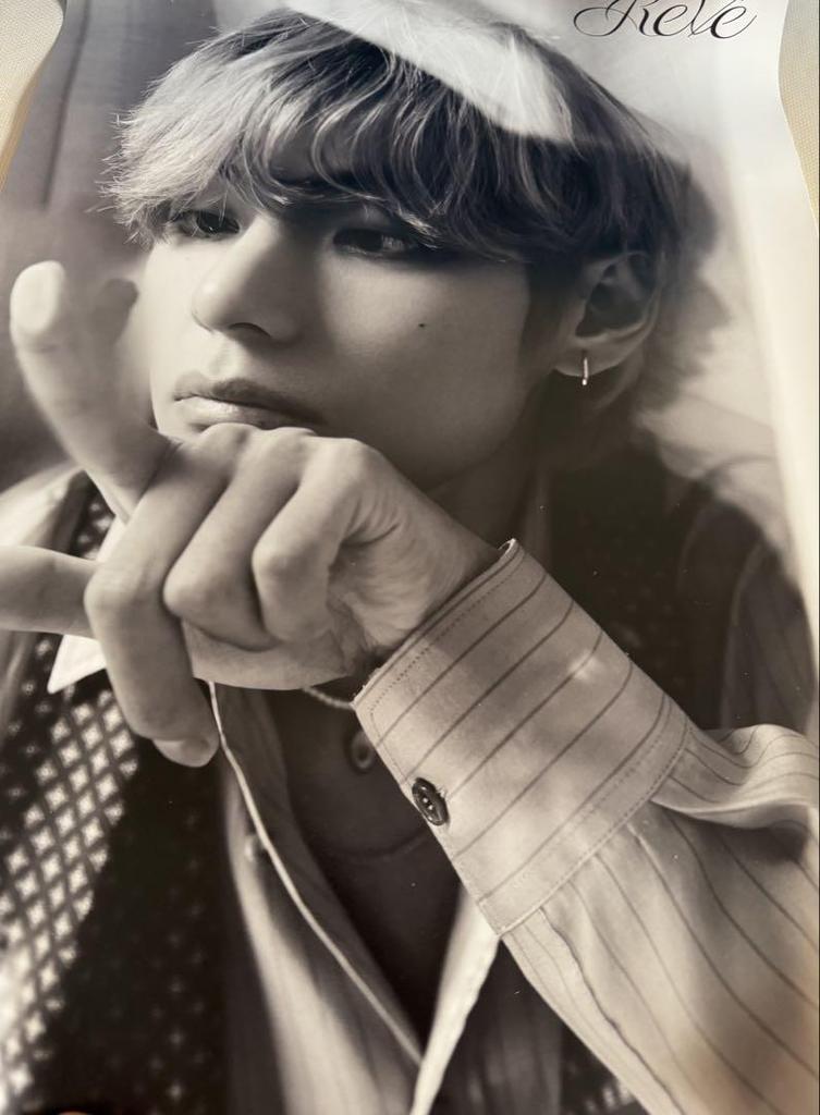 [USED] BTS V Tae PHOTOBOOK Photobook V Rêvé with Poster