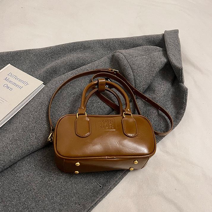 Small Bag Women's Versatile New Retro Shoulder Messenger Bag Popular Portable Pillow Bag