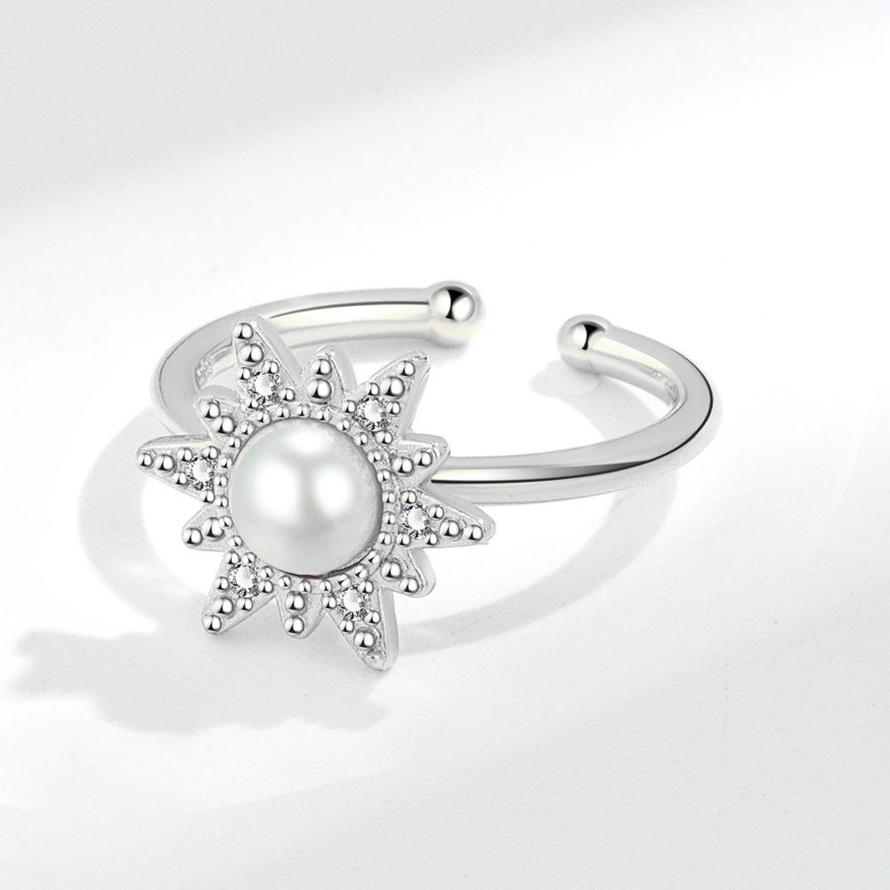 Shining Luminous Creative Rose Rotating Ring Female Delicate and Elegant Gift for Good Friends Fine Workmanship Jewellery Current Fashion Trends