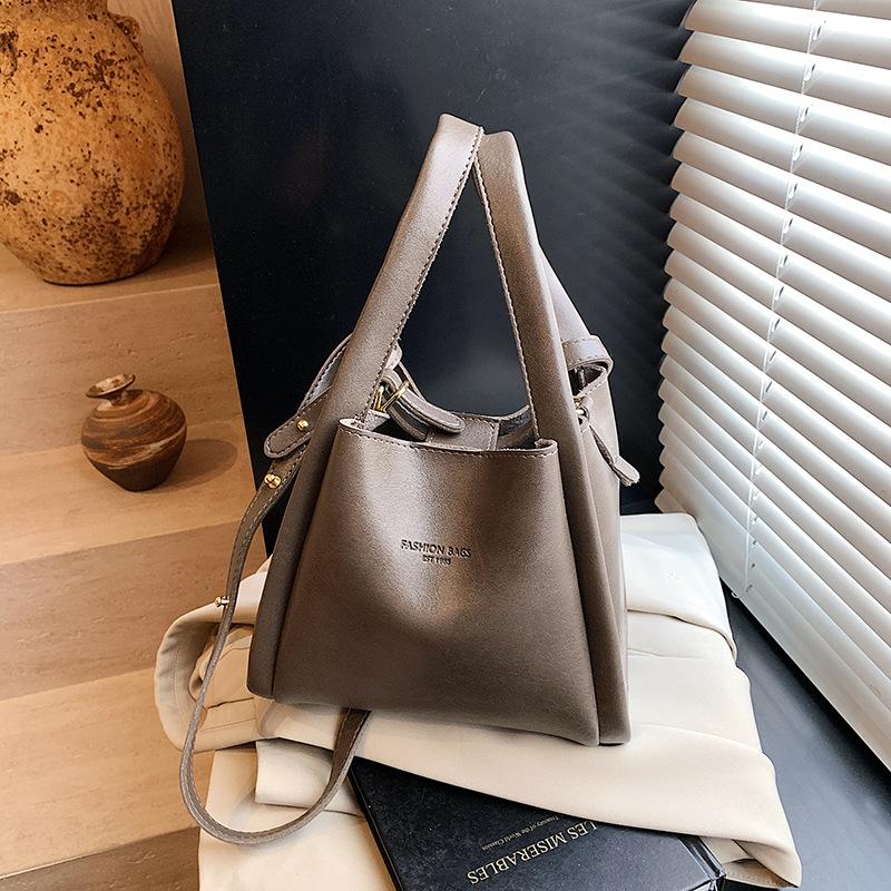 Premium texture small bag women's spring and summer 2025 new versatile niche women's casual messenger bag portable bucket bag