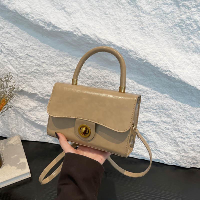 

Текстурированная маленькая квадратная сумка женская универсальная маленькая сумка 2025 новая модная сумка нишевая высококачественная сумка-мессенджер через плечо