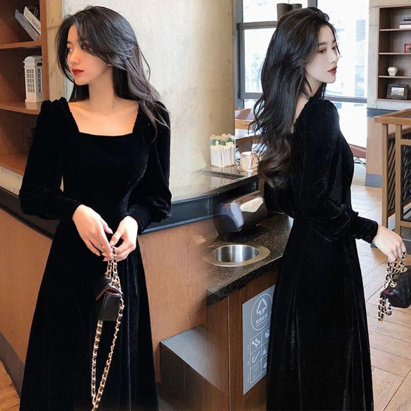 Square Neck Velour Retro Midi Dress - Elegant & Slimming Autumn/Winter 2025 Collection.