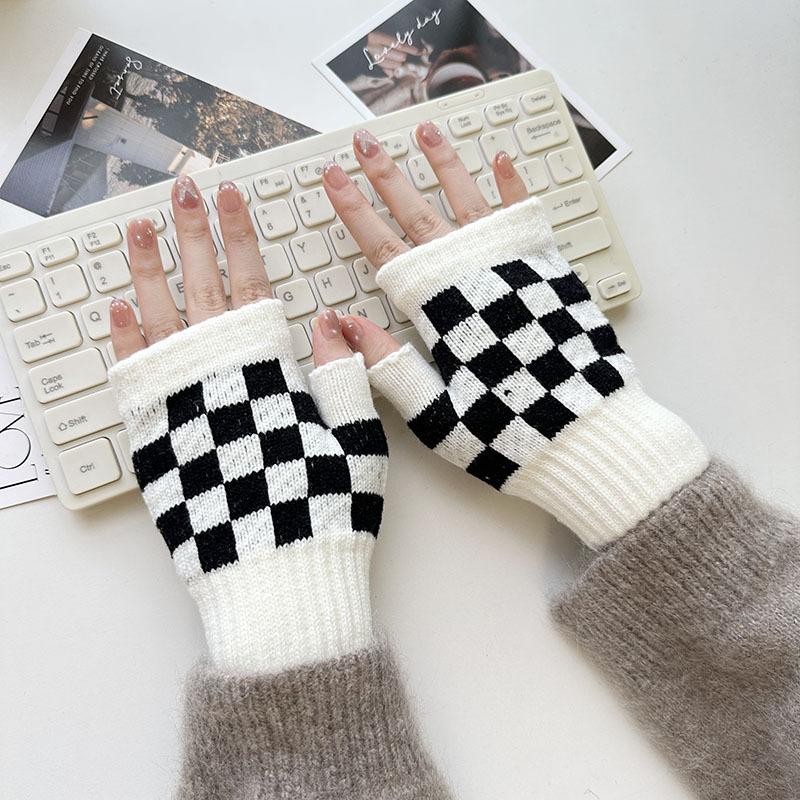 

Новые черно-белые клетчатые перчатки с открытыми пальцами для пар, вязаные перчатки для печати для студентов, теплые перчатки без пальцев One size
