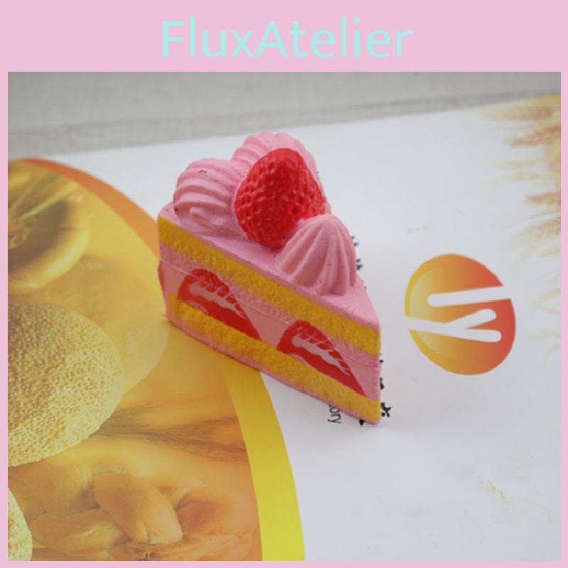 Realistic Triangle Cake Model European Style Resin Decor For Photography And Early Education