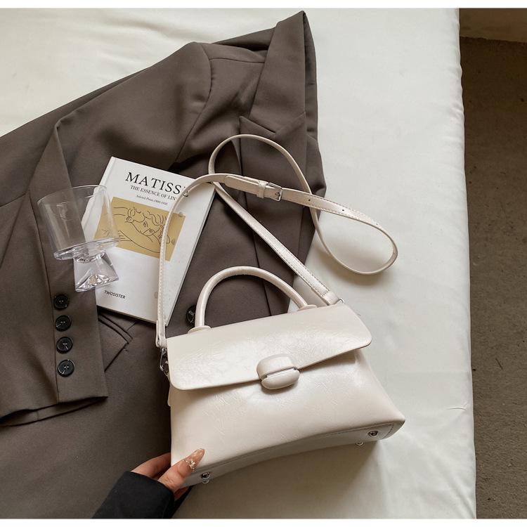 This Year, the Popular Hand-carried Fashionable and Versatile Shoulder Small Square Bag, the New Popular Simple Casual Korean Version of the Niche Me