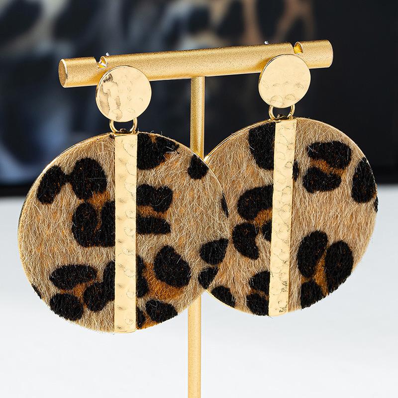 

Fashionable leopard print geometric earrings for women золотий