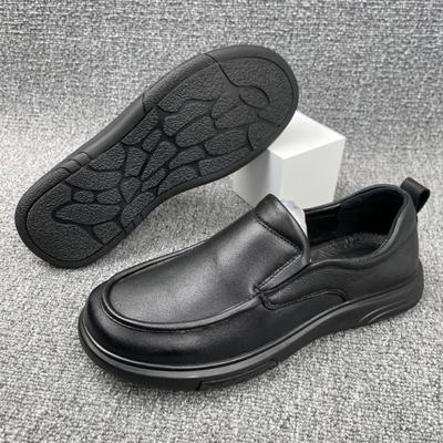 La première couche de chaussures décontractées en cuir pour hommes en cuir véritable à semelle épaisse chaussures Doudou pour hommes chaussures pour hommes traitement de chaussure polyvalent