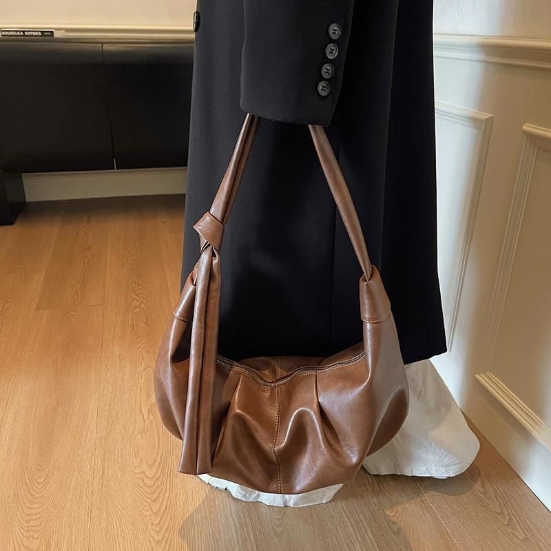 Vintage Soft PU Leather Shoulder Bag Women Large Capacity Crescent Hobo Bag Wide Strap Sling Bag for Work Travel and Casual Outings