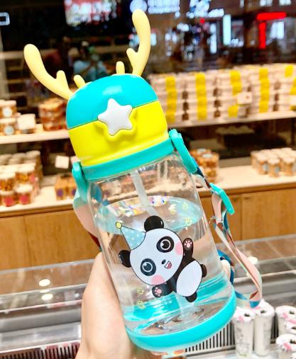 Convenient Plastic Straw Cup For Elementary School Students