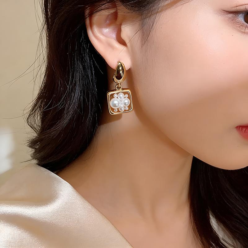 2026 New Elegant Pearl Block Pendant Gold Color Metal Waterdrop Earrings Trendy Jewelry Fashion Accessory for Women and Girl