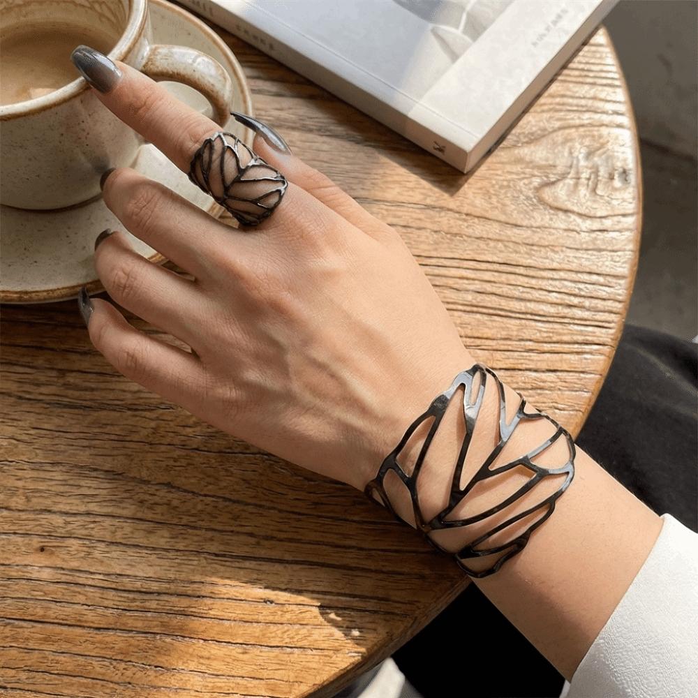 Stylish Hollow Leaf Bangle Elegant Retro Jewelry Set Trendy Open Bangle Ring Set  Women