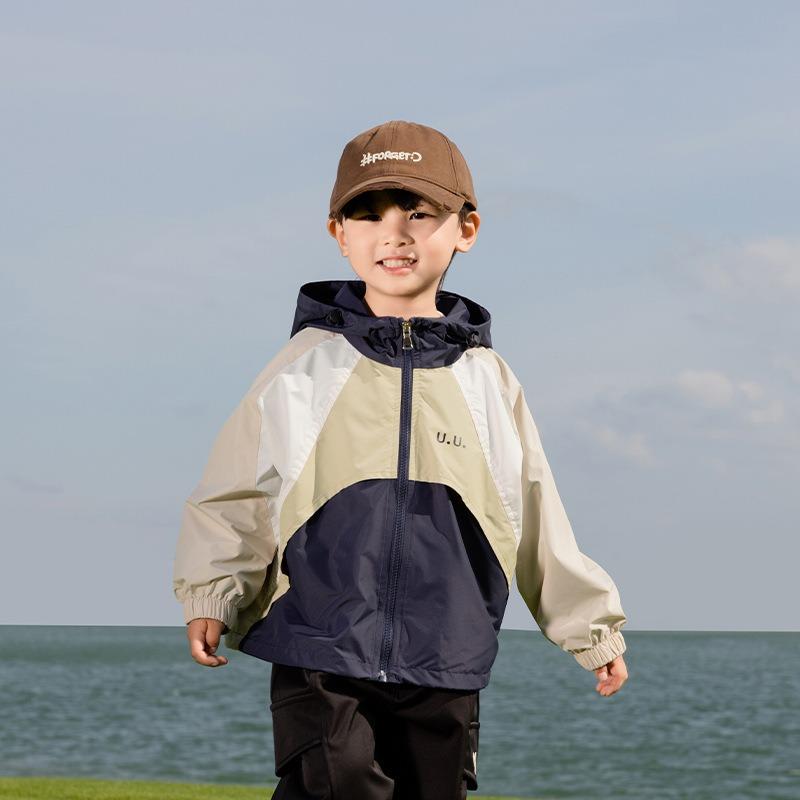 

Весна и осень новые детские красивые контрастные цвета с капюшоном и надписью Charge одежда 110cm хаки