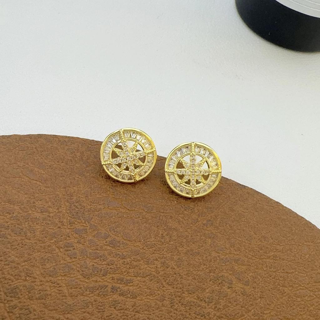 Exquisite Eight-Pointed Star Micro-Set Zircon Earrings: Women's Luxury Fashion with High-End Versatile Elegance.