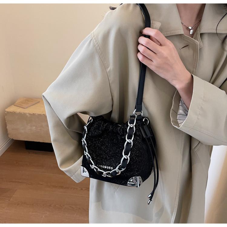 IELGY Korean Version Fashion Chain Bucket Bag Simple Casual Messenger Bag