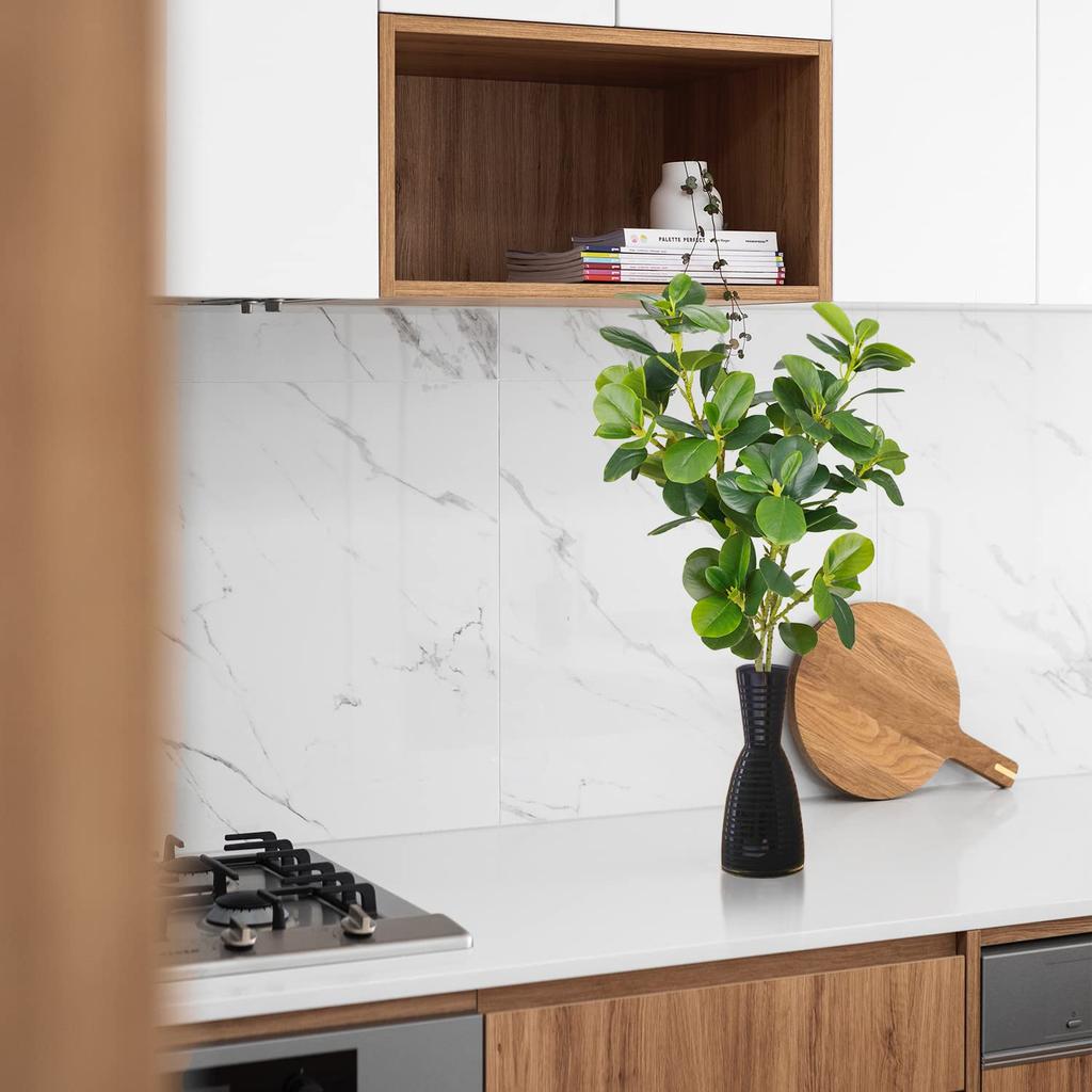 Dekorative künstliche Ficus-Pflanzen für die Wohnungsdekoration, unechtes Grün mit langen Ästen für die Innenraumästhetik