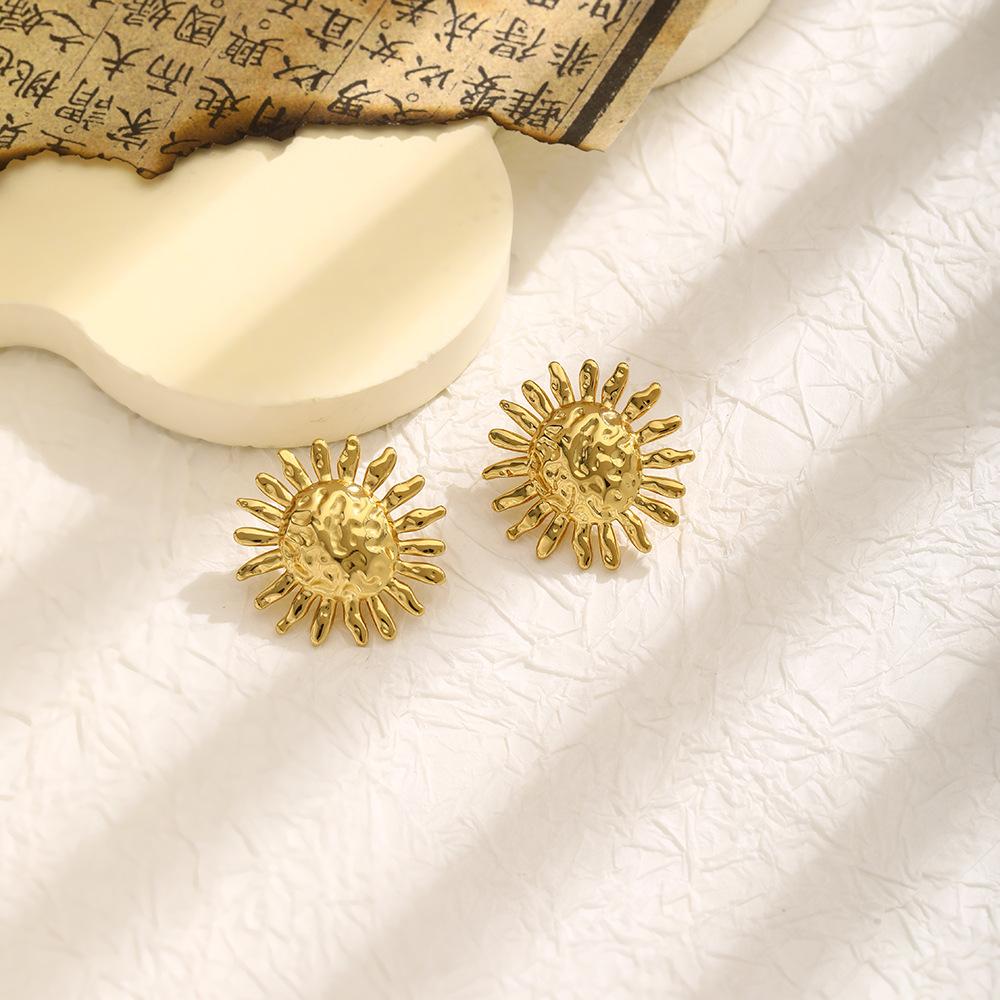 Temperament Retro Vertical Striped Stud Earrings High-Grade Stainless Steel Hollow Love Butterfly Earrings Women'S Niche Earrings