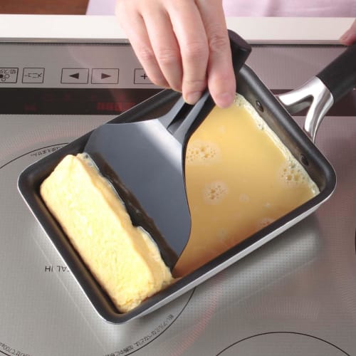 Kai Corporation Easily Turns Eggs with this Spatula Scraper for Omelet Pans, Dishwasher Safe, Designed by Masayo Waki, O.E.C. Black, DY5221