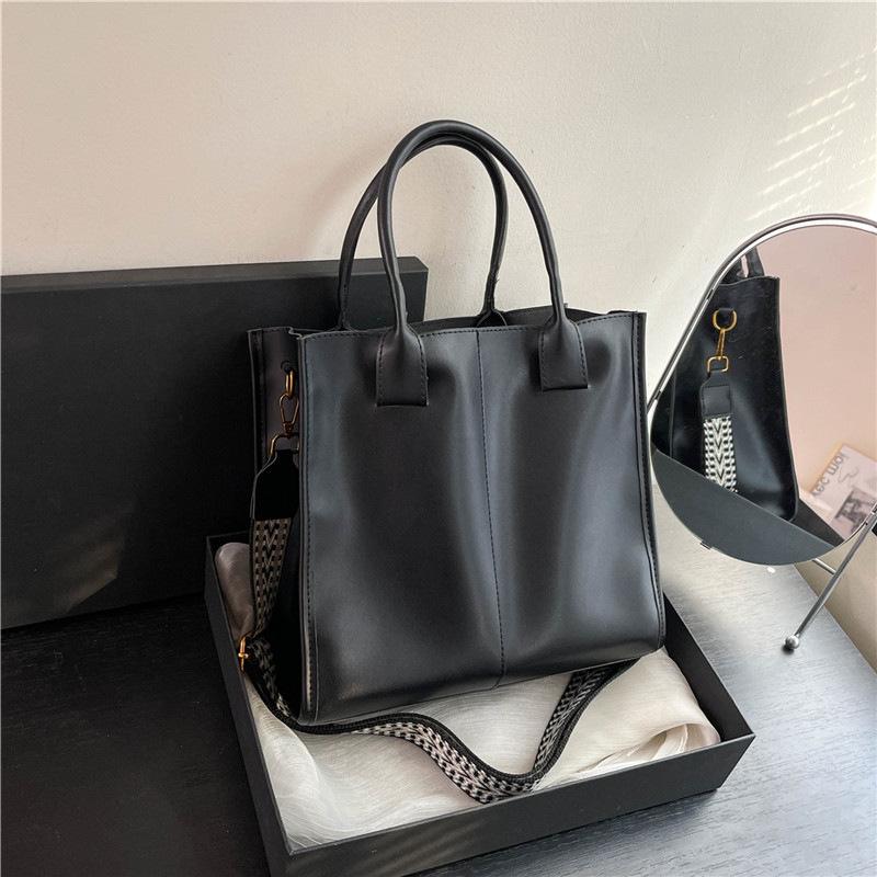 

Сумка Кроссбоди Женская Универсальная Сумка Женская Премиальная Нишевая Женская Сумка Через Плечо Кроссбоди Мягкая Кожа Женская Сумка Большая Вместимость чёрный