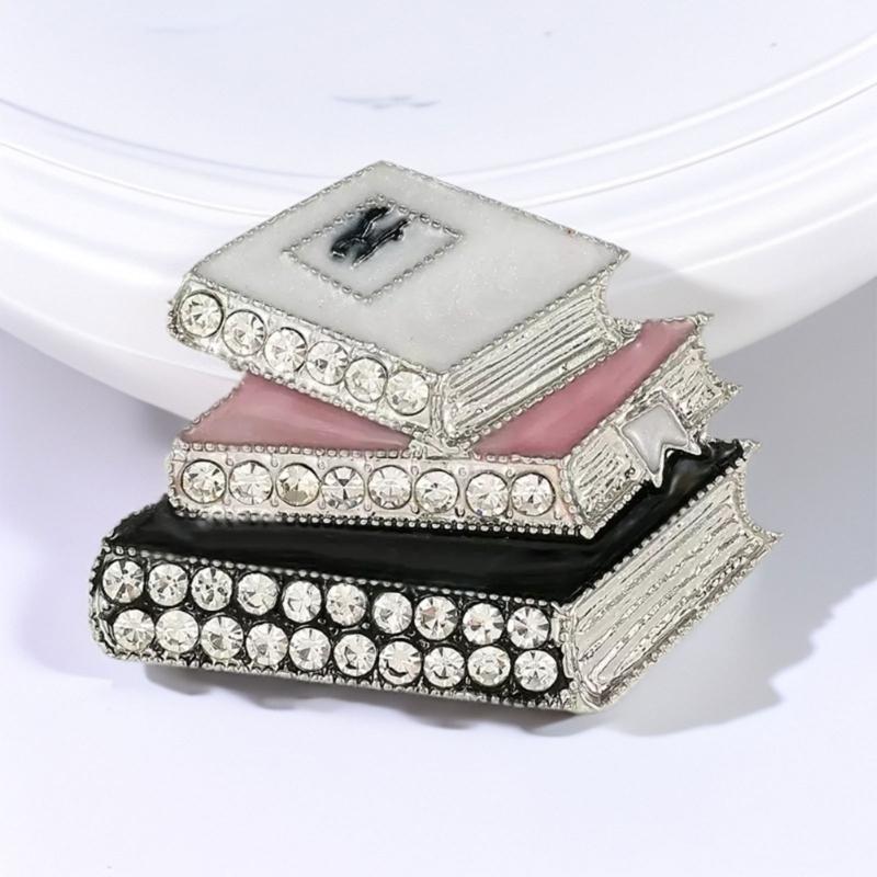 Solidna emaliowana broszka z cyrkoniami i błyszczącymi kamieniami zapewniająca trwały kolor i blask w akcesoriach