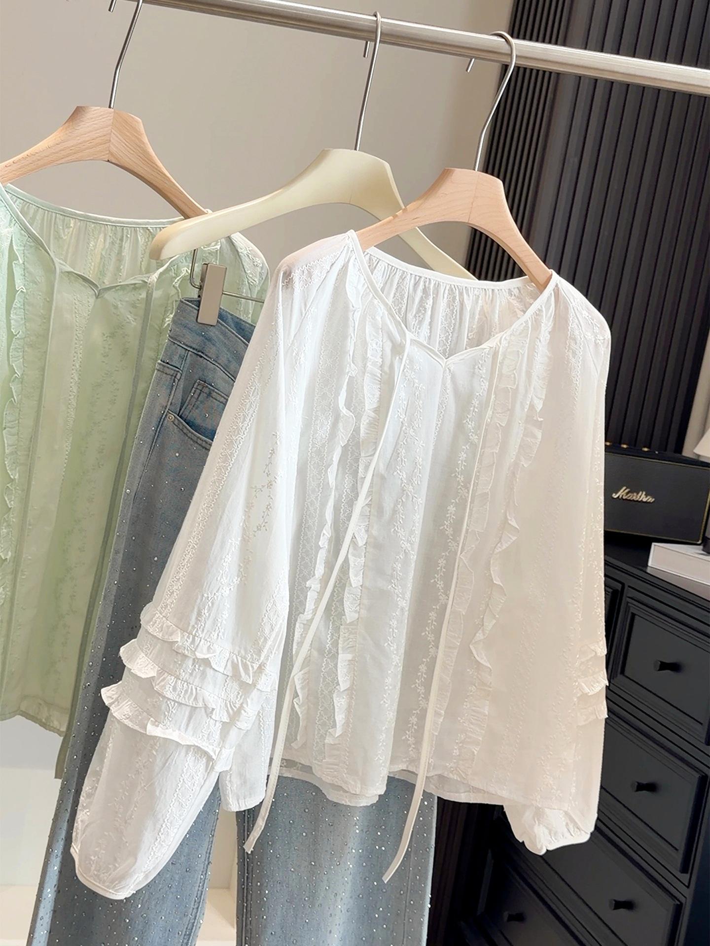 Women s French Niche Age-Reducing Ruffle Flower Patchwork V-Neck Lantern Sleeve Top, Spring Design One Size белый