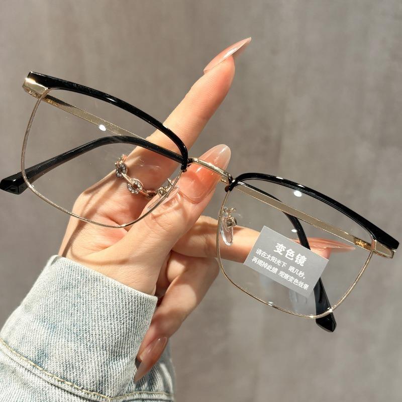 Retro Gray Anti Blue Light High-end Frame with Small Face Display and Posensitive Color Changing Glasses
