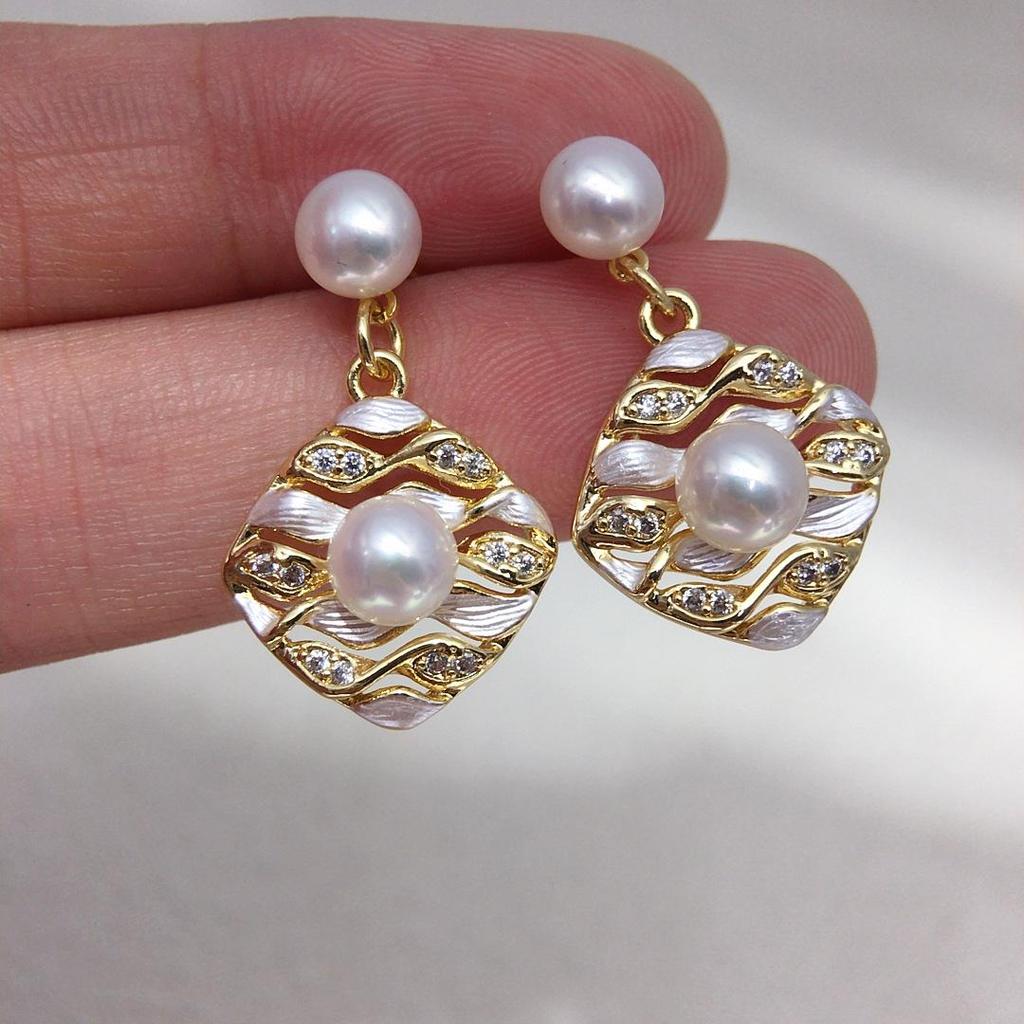 Pearl Stud Earrings - Natural Freshwater, Geometric Diamond Design, Elegant Retro Style Jewelry