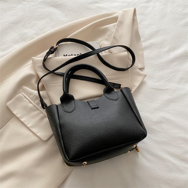 Fashionable Tote Bag Bear Pendant Detachable Strap Crossbody Bag for Daily Shopping Shoulder Purse Casual Outdoor Outings