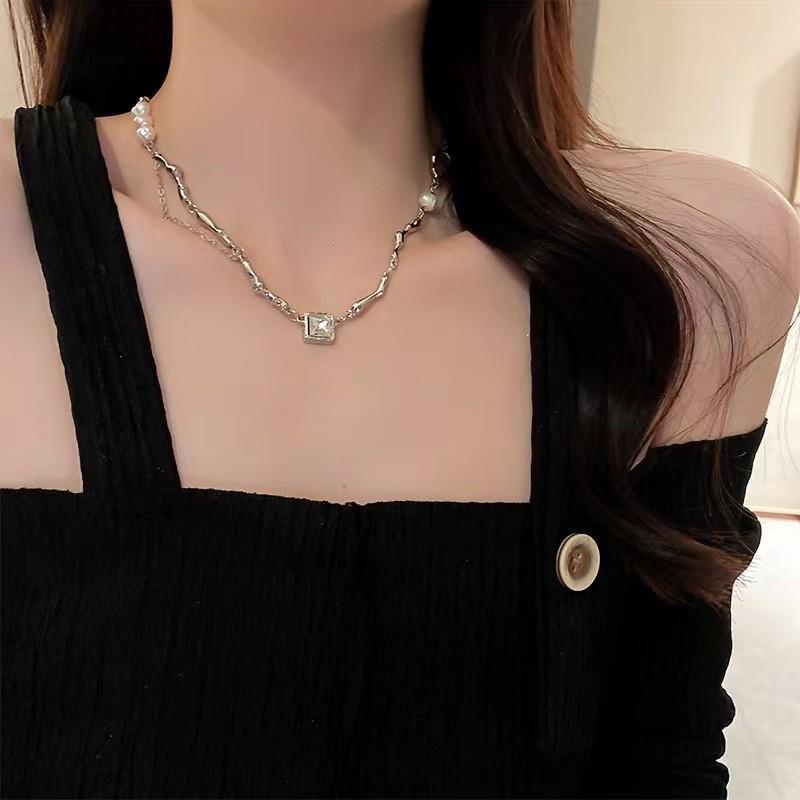 Pánský Hip-Hop M náhrdelník s přívěskem: Trendy kubánský řetěz z titanové oceli, stylový a minimalistický design.