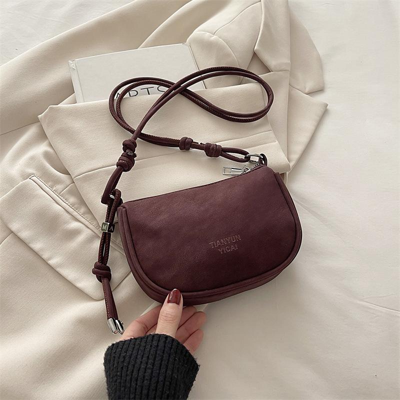 Yogodlns New Simple Retro Suede Shoulder Bags Solid Color Lightweight Women Crossbody Bag Portable Adjustable Female Saddle Bag 18x3.5x12cm вино красного