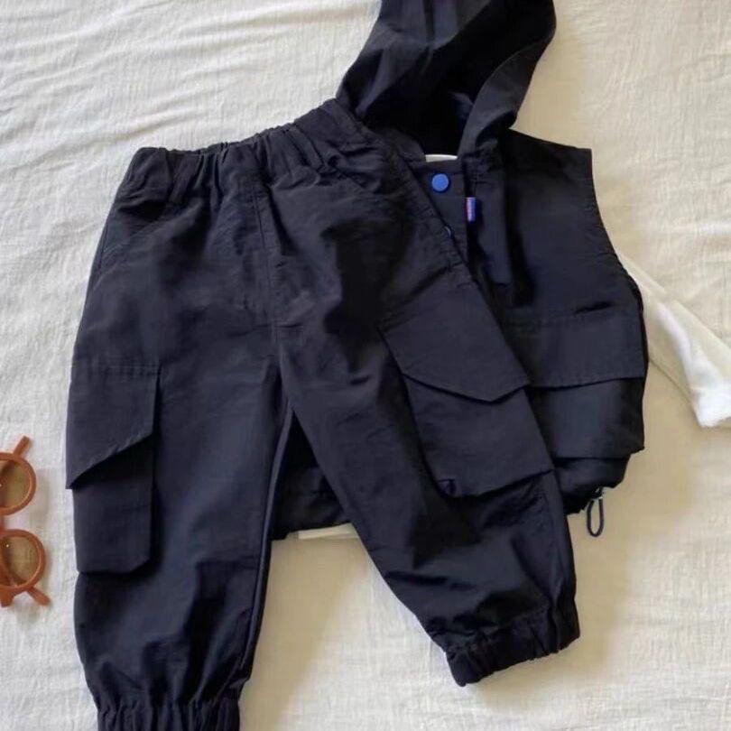 Trendige Baby Jungen Kapuzenweste, Hemd & Cargohose Frühlingsset 2026