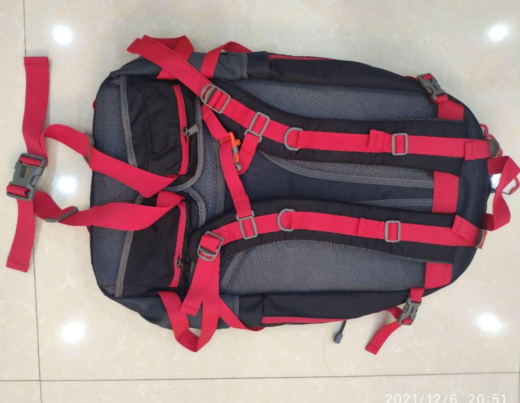 Men's and Women's Mountaineering Backpack: Large Capacity Outdoor Hiking Travel Pack (40L/50L/60L)