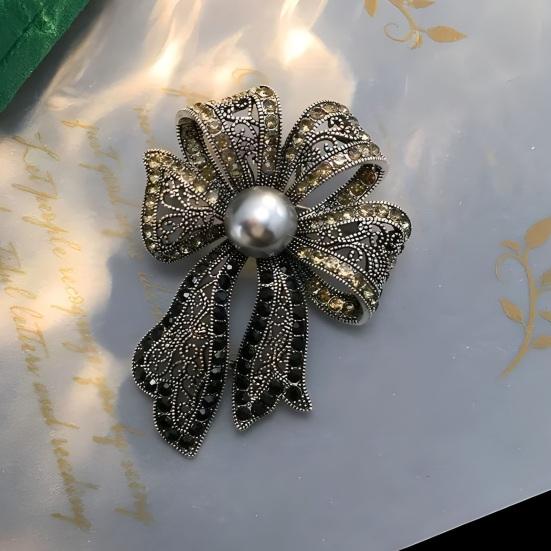 Vintage Faux Pearl Bow Brooch Sweater Cardigan Coat Business Suit Bowknot Lapel Pin Women Fashion Jewelry Clothing Accessories