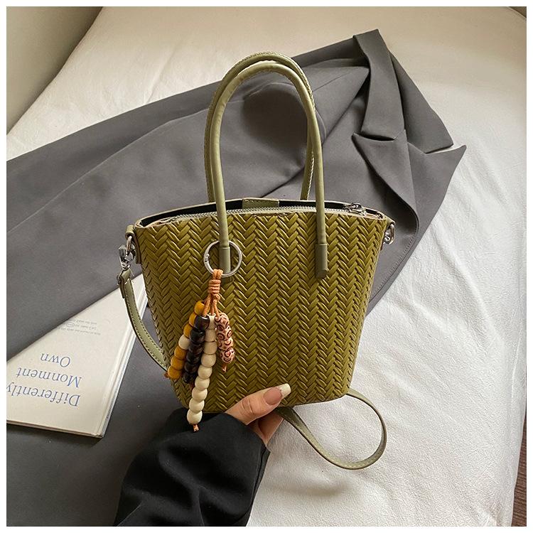 Women's Bag 2025 Autumn New Fashion Foreign Style Woven Shoulder Messenger Bag Large Capacity Commuter Bucket Bag Small Square Bag