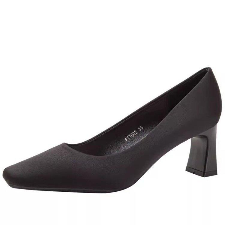 French high heels women's niche design temperament socialite 2025 autumn new thick heel nude satin commuter shoes