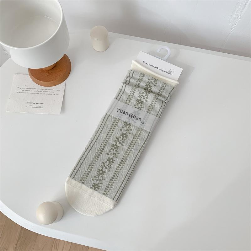 Female Spring and Summer Thin Small Literature Retro Flower Roll Edge Breathable Boneless In The Tube Pile Socks