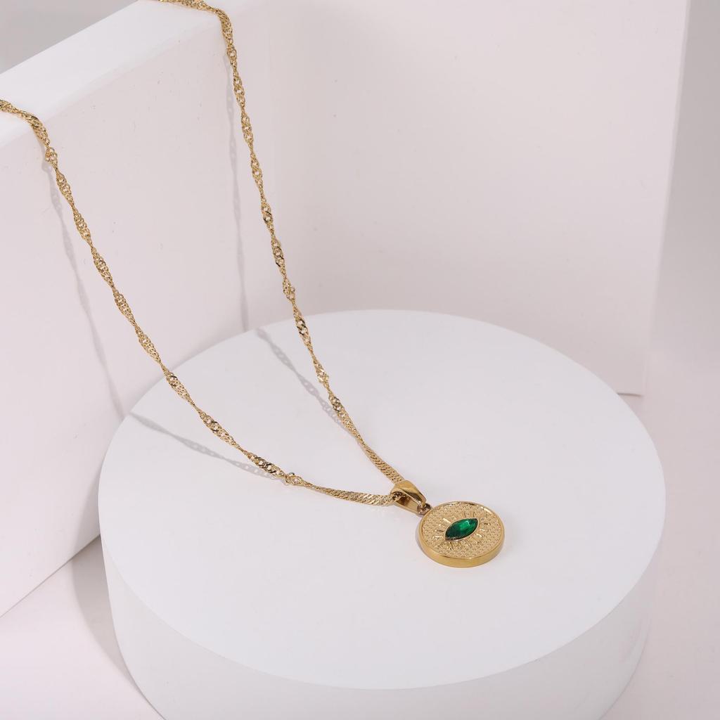 Emerald-Inlaid Zircon Stainless Steel Necklace, 18K Gold Plated, Retro INS Style, Light Luxury, Elegant Jewelry.