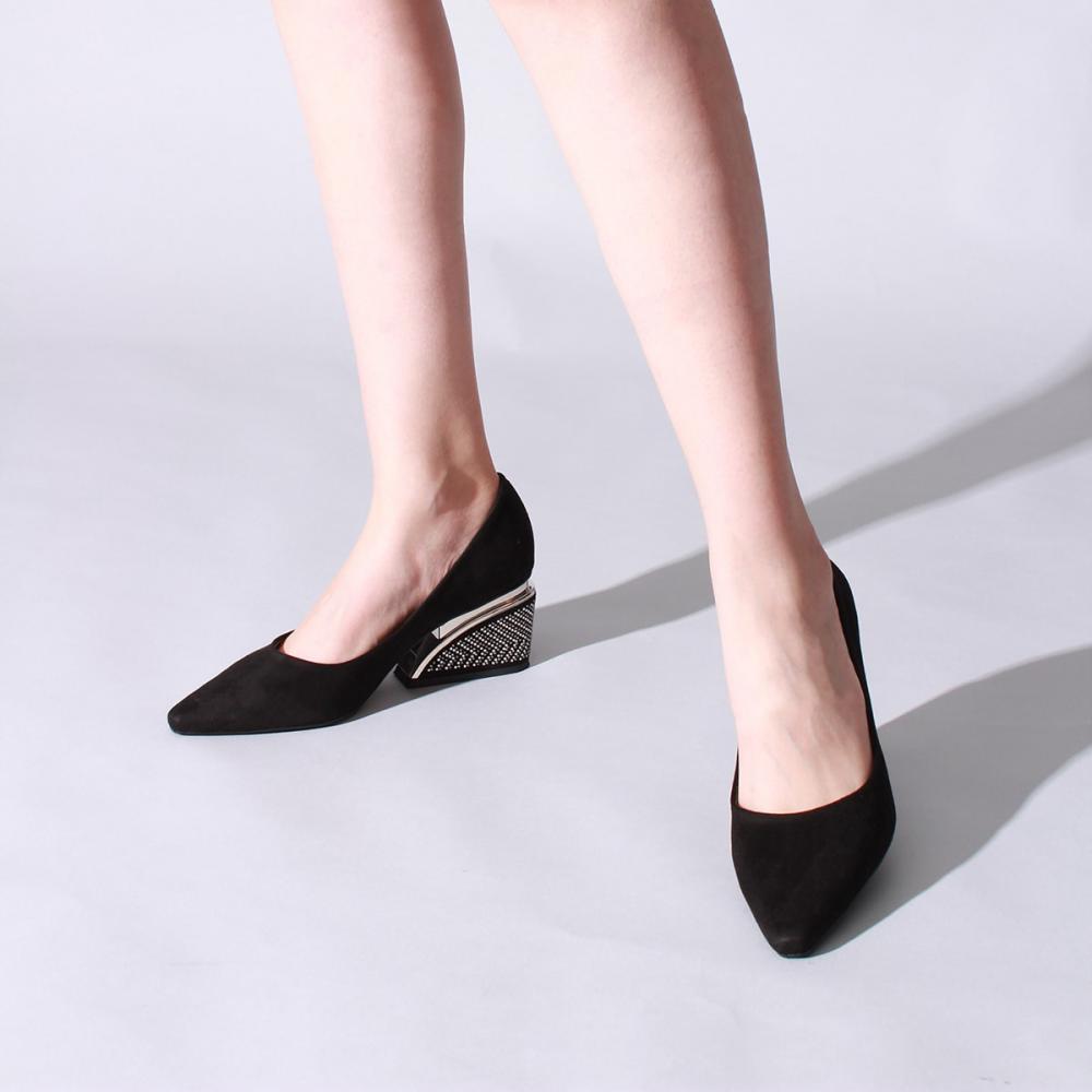 

Черные замшевые классические туфли