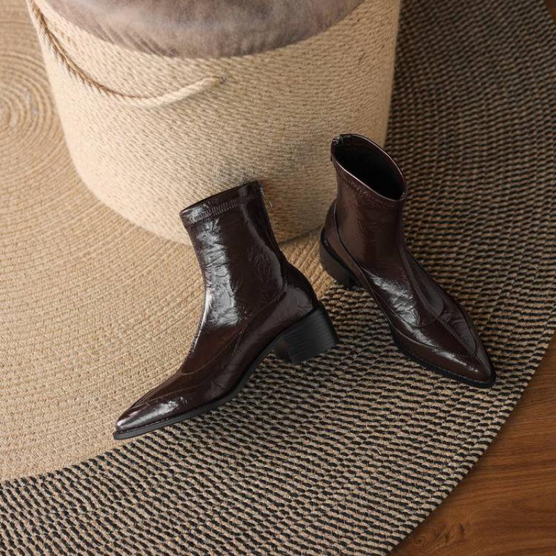 Korean version of the new low-heeled large-size women's boots, solid color pointed square-heeled rear zipper, autumn and winter soft-soled medium-