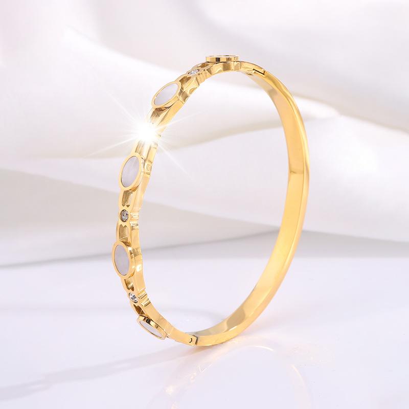 Fashionable and Luxurious Exquisitely Carved Female High-end Jingle Bracelet