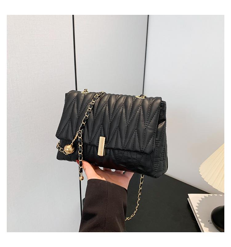 

Трендовая женская сумка через плечо высокого класса этого года - Летняя мода 2024, маленькая квадратная сумка-цепочка. чёрный