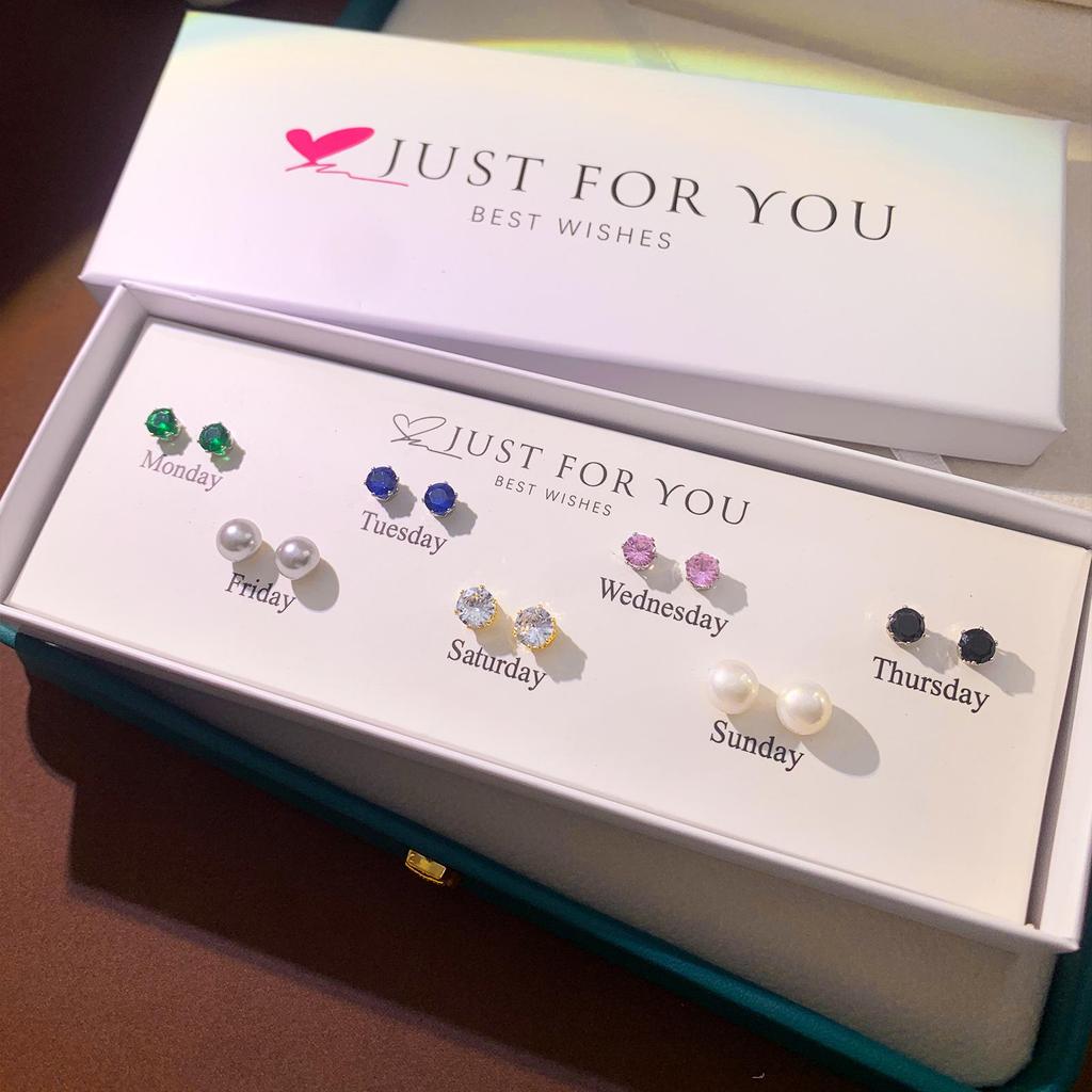 Set Cercei Stud Floare Zircon: 5 Perechi pentru Femei cu Ace de Argint - Cutie Cadou Săptămânală