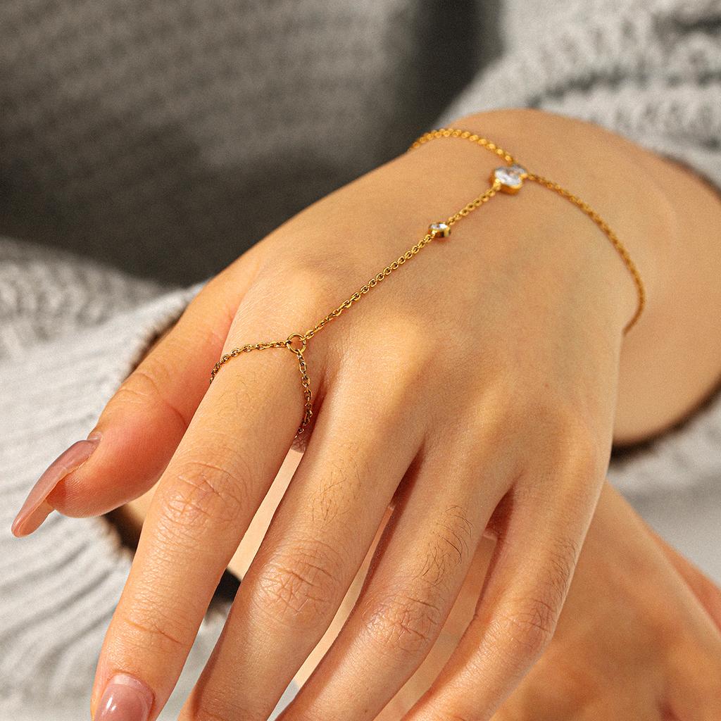 Elegant And Sophisticated Zircon Finger Chain Bracelet Integrated Jewelry Chain Hand Accessory For Women