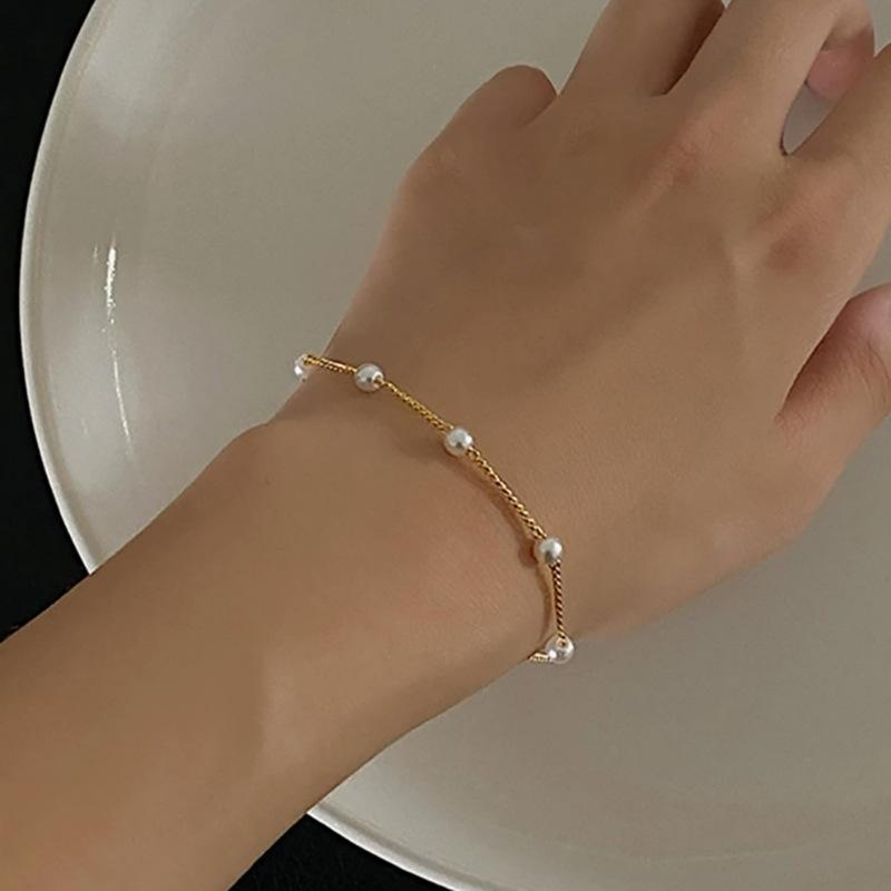 New Simple Imitation Pearl Chain Bracelet for Women Fashion Temperament Gold Color Chain Bracelets Party Hand Ornament Jewelry