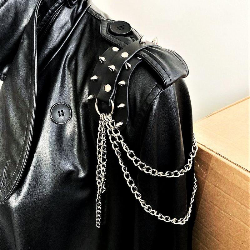 Unisex Leather Shoulder Armor With Rivet Details And Chain Tassel Fashionable Metal Epaulet Accessories For Women Men
