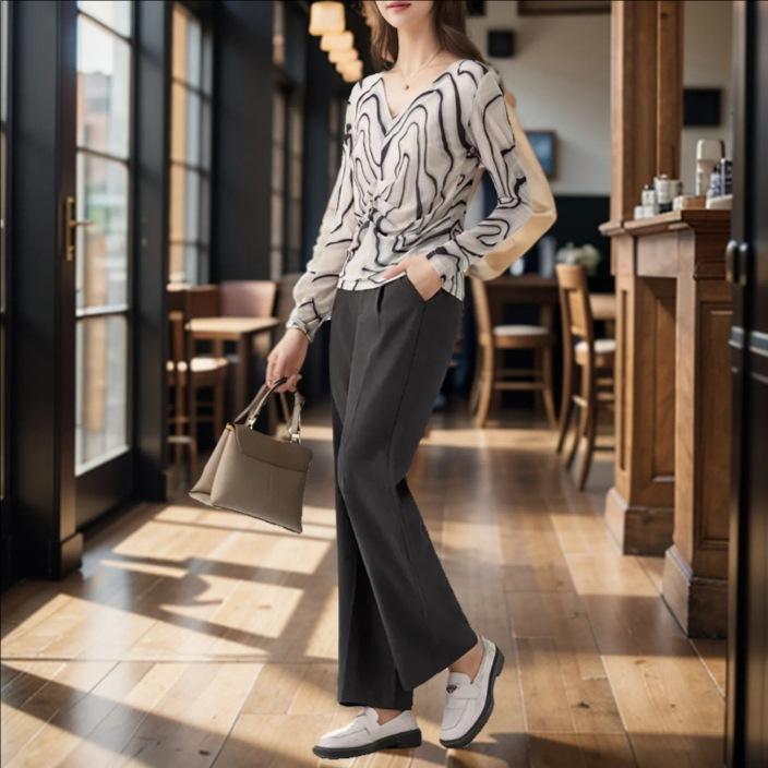 Spring New Long-sleeved Top Design Niche Slim Base Shirt for Women V-neck Versatile T-shirt