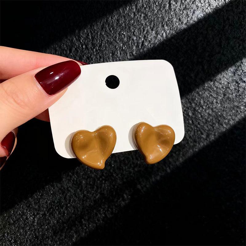 French Love Milk White Earrings Simple Versatile Stud Earrings Women'S Niche Design High-End Temperament Ear Jewelry
