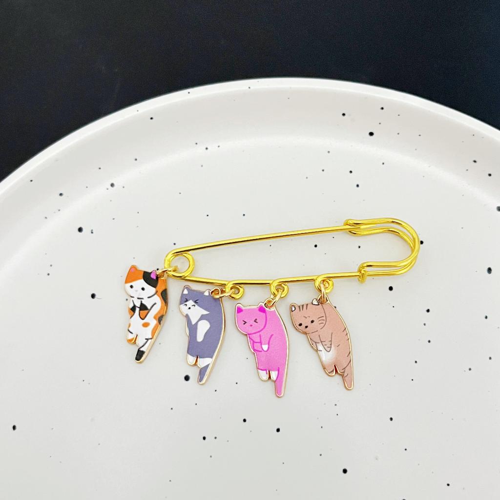 Creative Cat Enamel Pins Cute Cat Breast Brooch Black and White Orange Grey Pink Cat Pins Lapel Badge Animal Jewelry Gifts