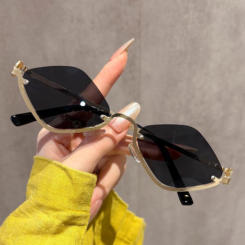 

New Irregular Sunglasses Women Alloy Frame Sun Glasses Fashion Female Clear Shades