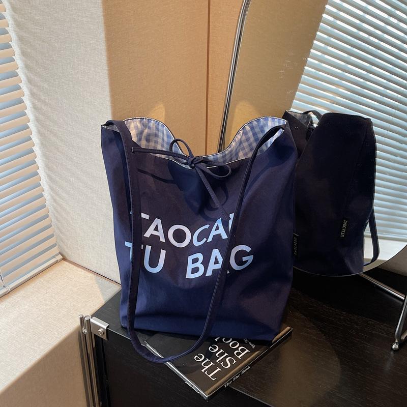 Lazy and lightweight cloth bag, tote bag, niche literary and artistic large-capacity shoulder bag, double-sided usable messenger bag.