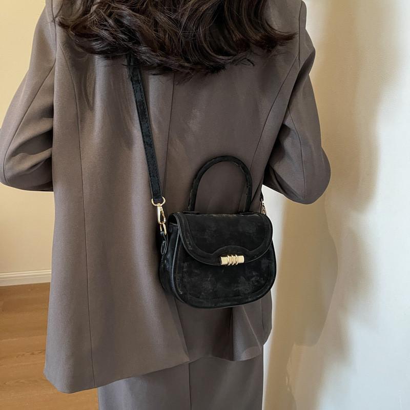 2023 New Stylish Retro Saddle Bag Women s Handbag Pu Material Lock Buckle Design чёрный